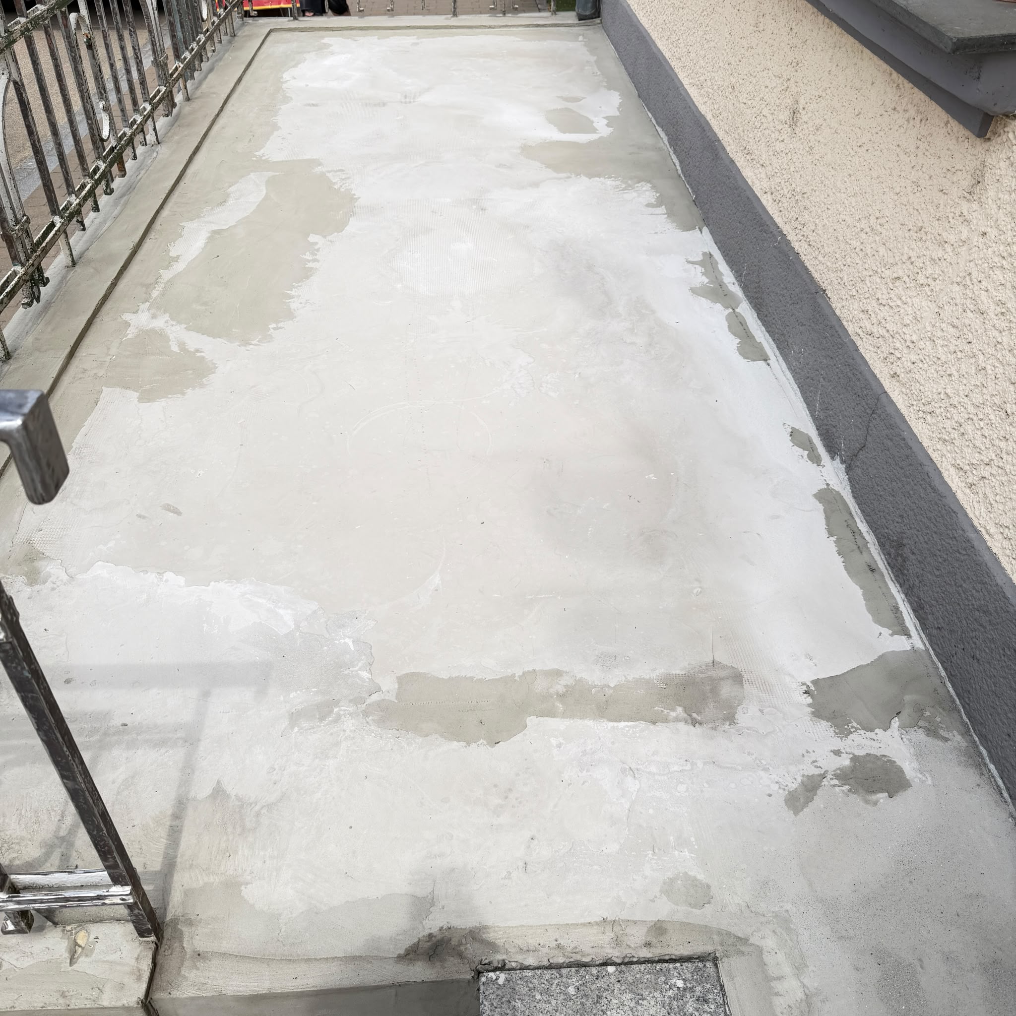 Terrasse in Arbeit – Betonuntergrund vorbereitet