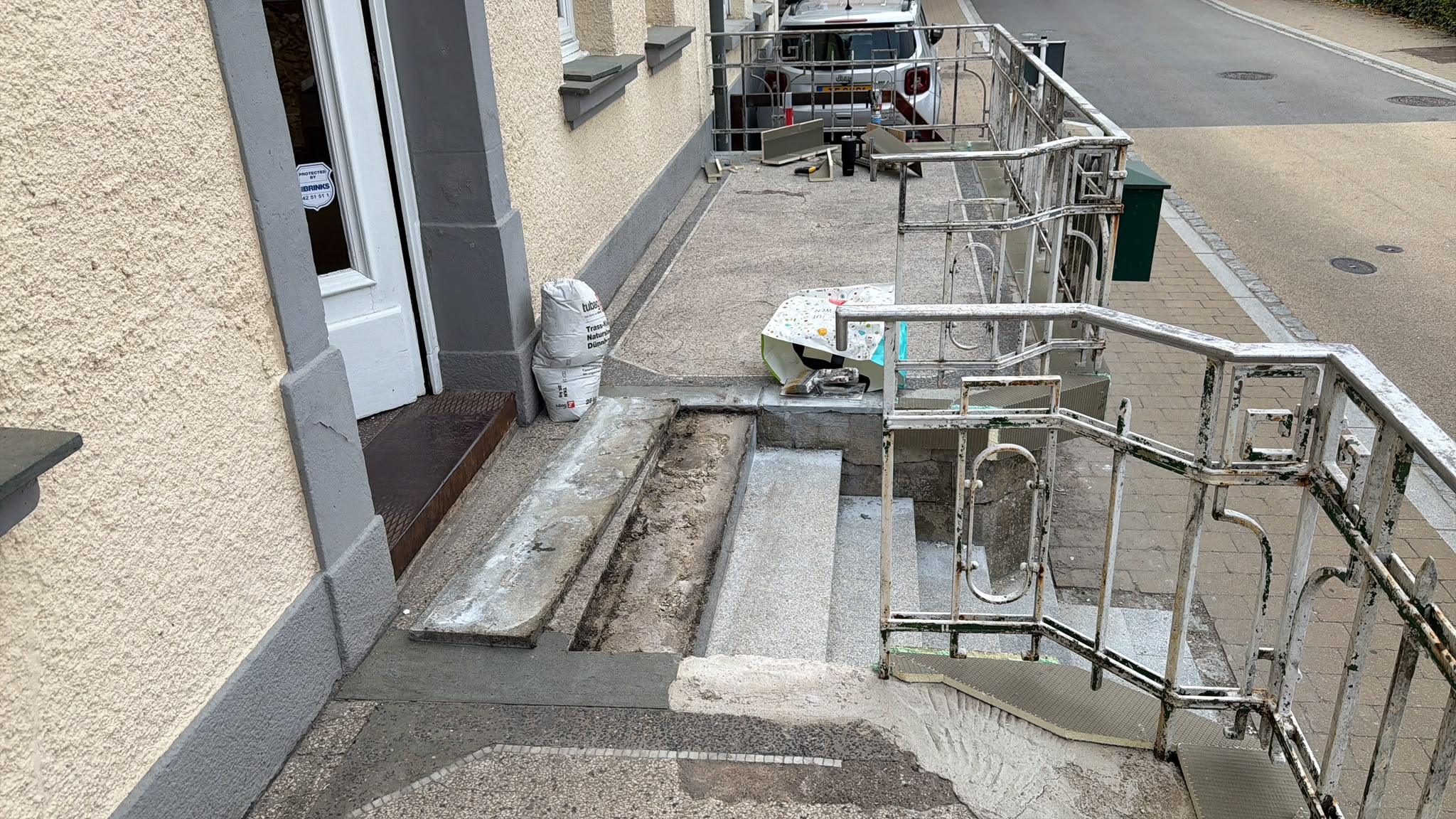 Treppensanierung – alter Belag entfernt, Neubau